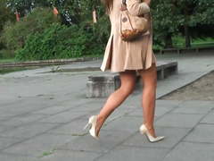Classy Lady strolling through Berlin in high heel stilettos